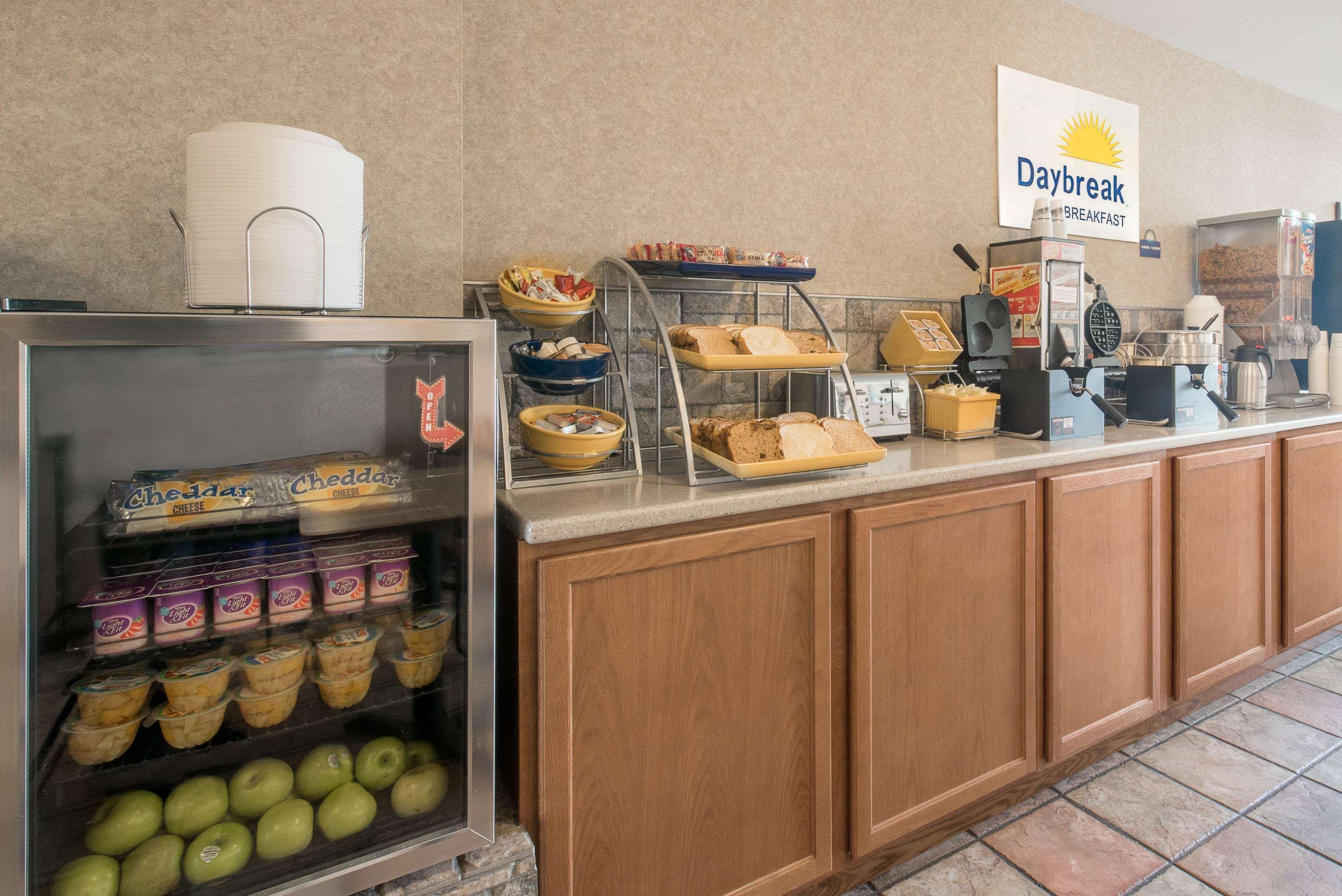 Days Inn By Wyndham West Rapid City Ngoại thất bức ảnh