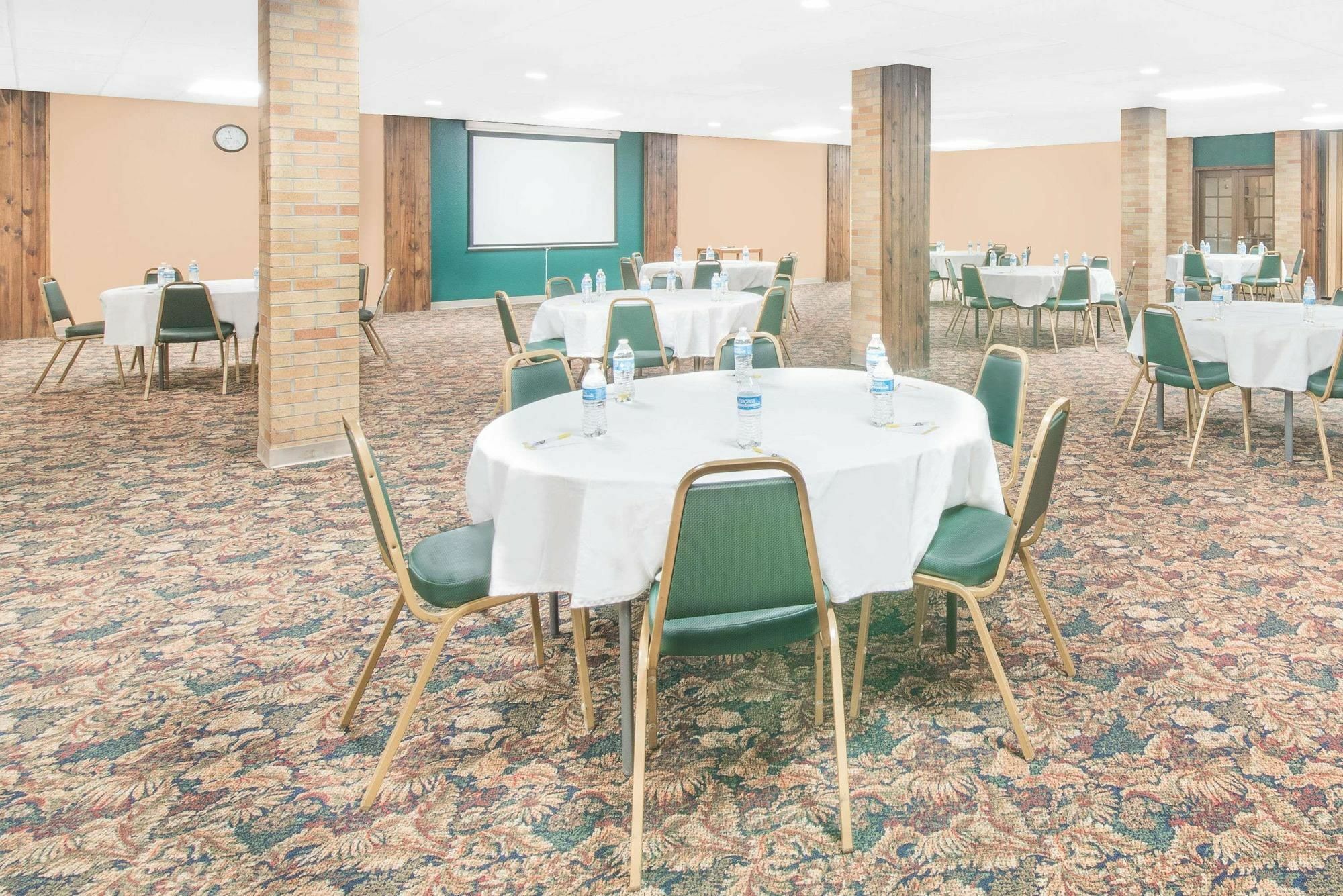 Days Inn By Wyndham West Rapid City Ngoại thất bức ảnh